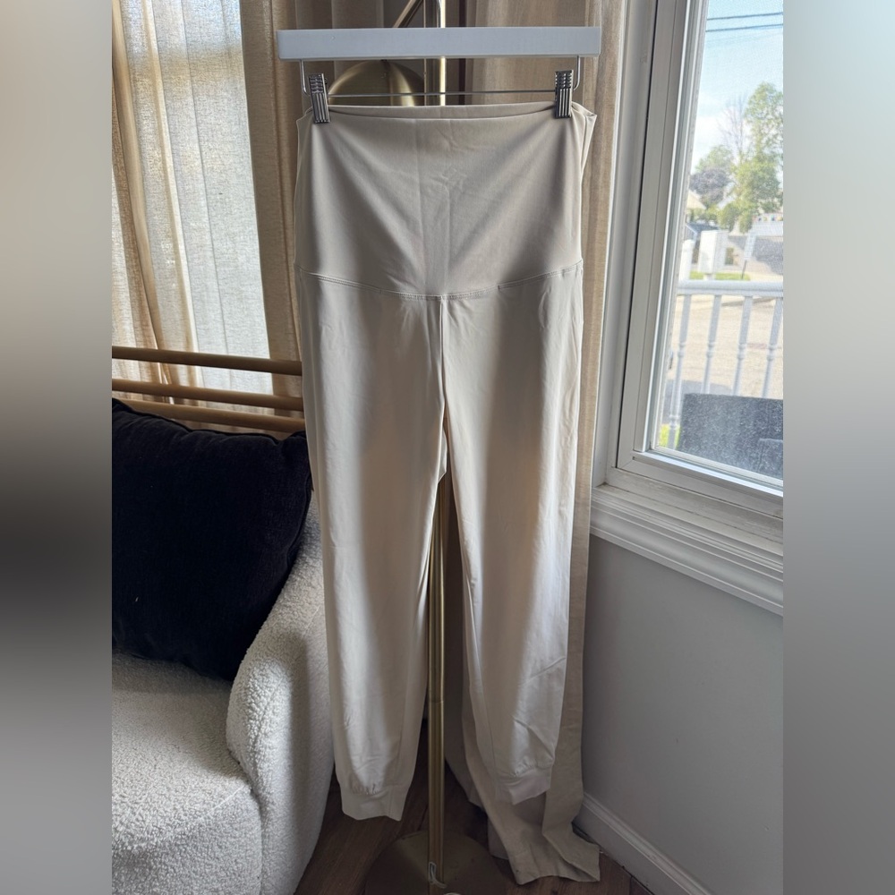 NWOT Active Cream Women's Maternity Pants | Medium